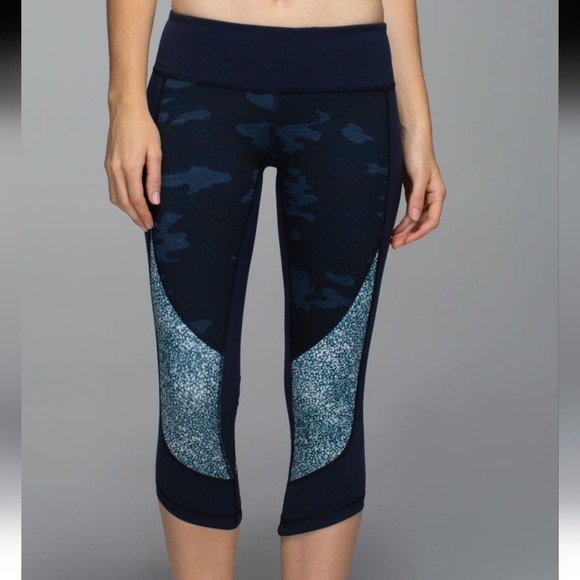 lululemon athletica Pants - Lululemon Wunder Under Blue Crop Camo Pebble Print Leggings Size 2